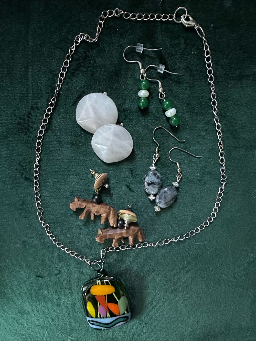 Vintage Jewelry lot (w/ glass pendant and 4 pairs of earrings)